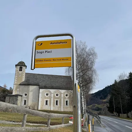 شقة Disentis